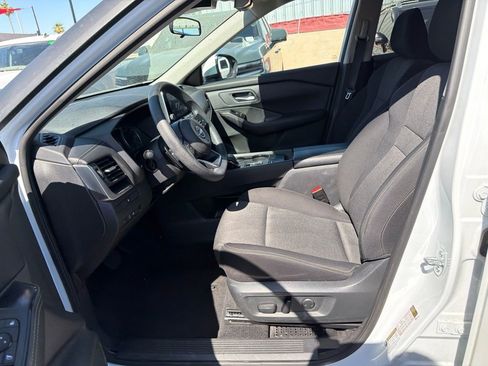 Used 2024 Nissan Rogue SV FWD image 19