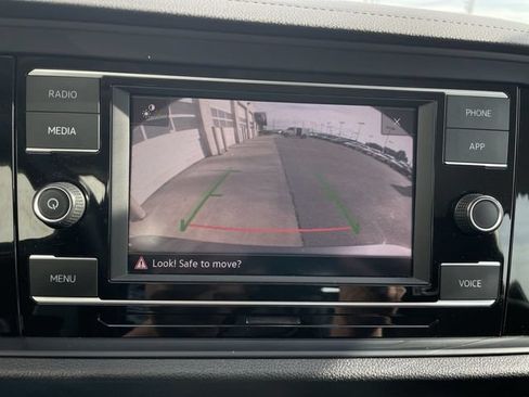 Used 2024 Volkswagen Jetta SE FWD image 17
