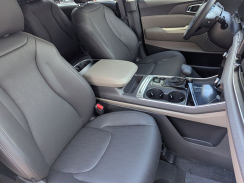 New 2026 Kia Carnival EX FWD image 8