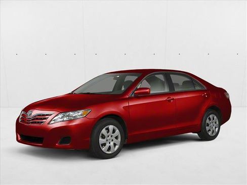 Used 2010 Toyota Camry LE FWD image 1