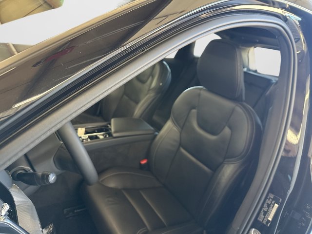 Certified 2024 Volvo XC60 B5 Ultimate w/ Climate Package AWD/4WD image 17