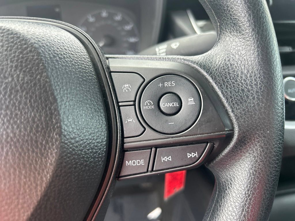 Used 2025 Toyota Corolla LE FWD image 22