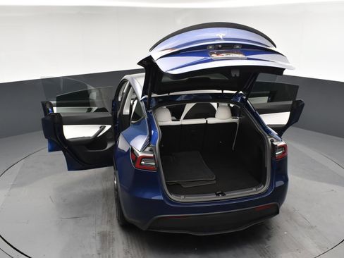 Used 2022 Tesla Model Y Performance AWD/4WD image 25