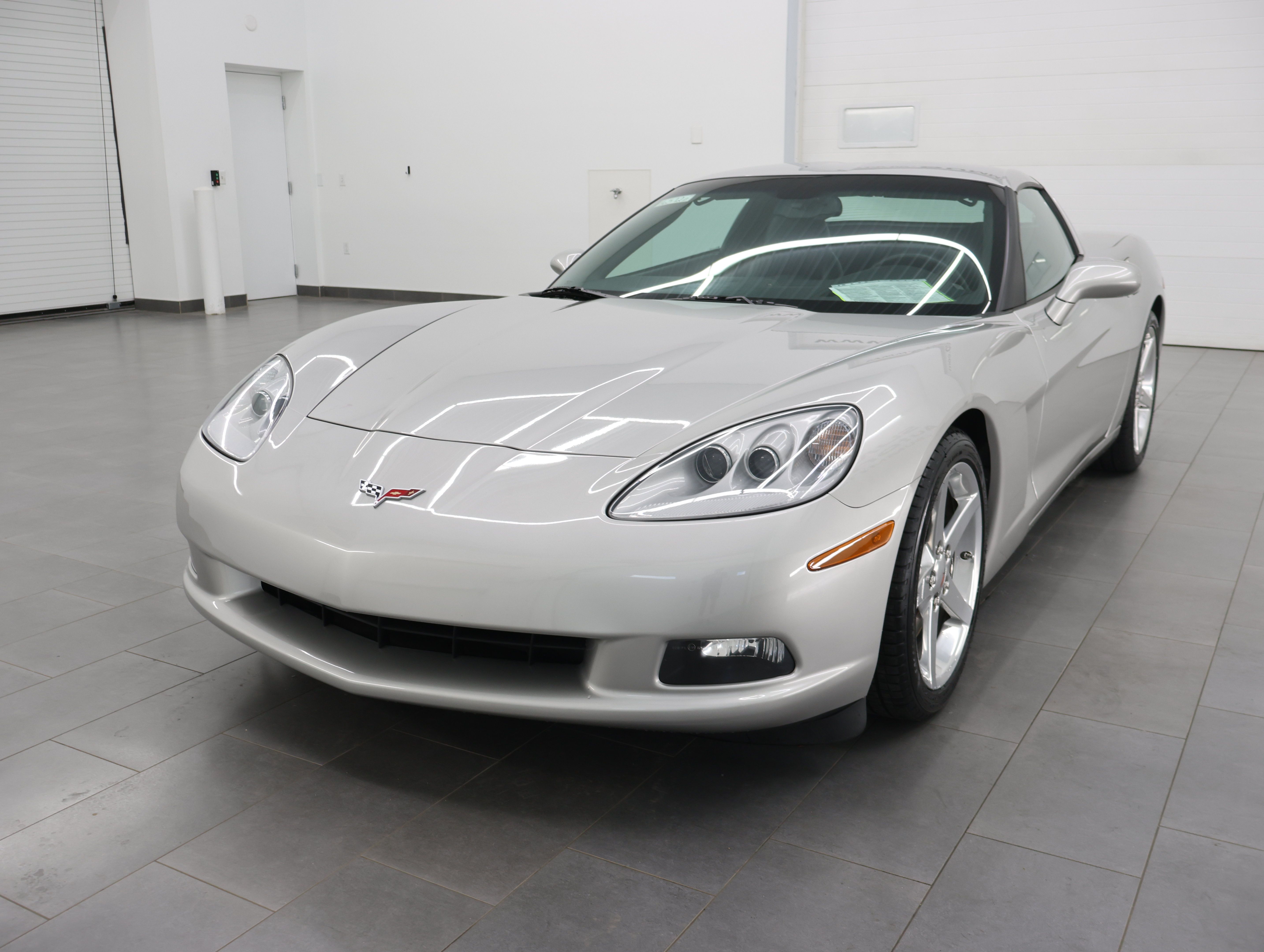 Used 2005 Chevrolet Corvette Coupe w/ Preferred Equipment Group RWD image 6