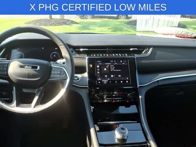 Used 2023 Jeep Grand Cherokee Altitude AWD/4WD image 11