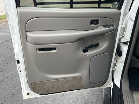 Used 2005 Chevrolet Avalanche Z66 w/ Sun And Sound Package RWD image 21