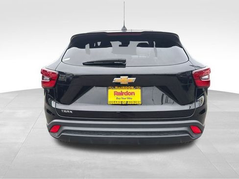 Used 2025 Chevrolet Trax LS image 6