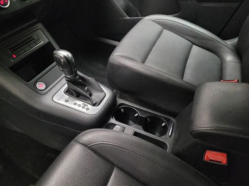 Used 2014 Volkswagen Tiguan SE image 26