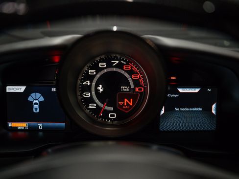 Used 2020 Ferrari F8 Tributo RWD image 20