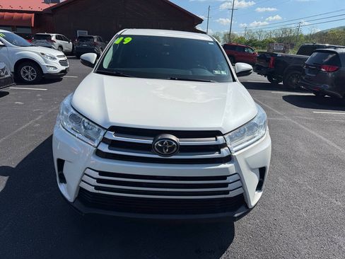 Used 2019 Toyota Highlander LE AWD/4WD image 6