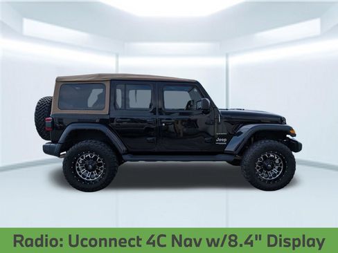 Used 2022 Jeep Wrangler Unlimited Sahara w/ LED Lighting Group AWD/4WD image 8