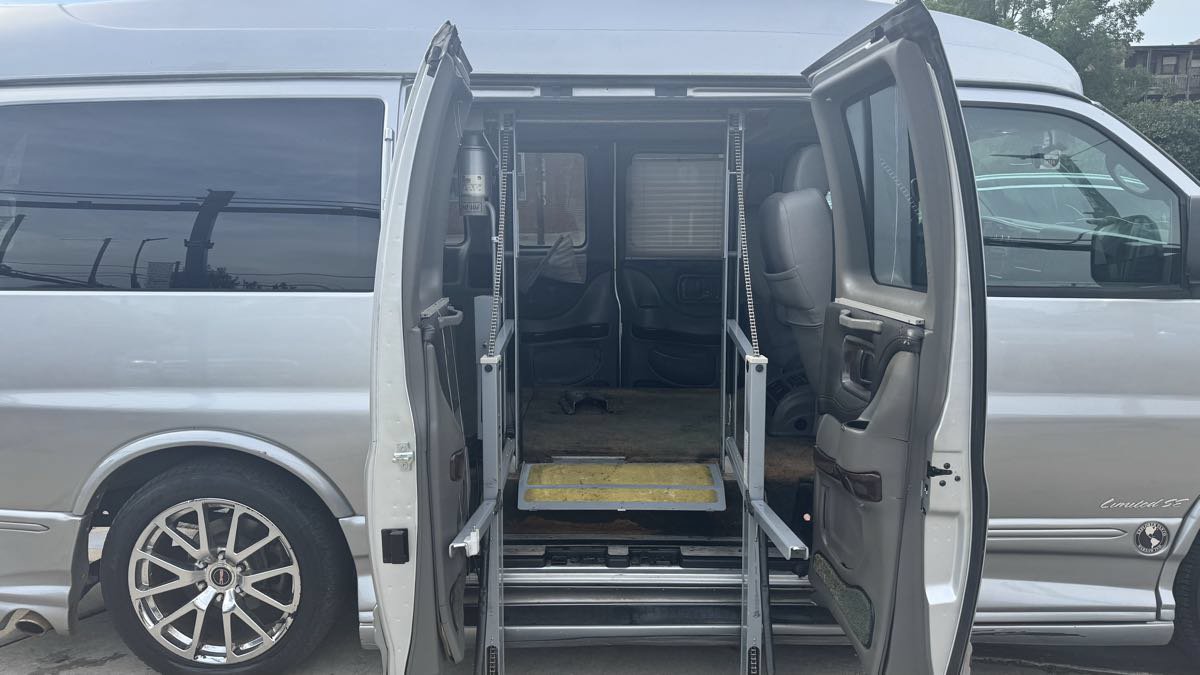 Used 2014 GMC Savana 1500 RWD image 24