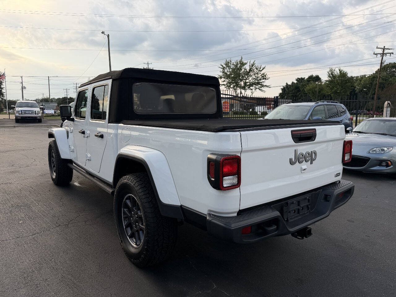 Used 2020 Jeep Gladiator Overland w/ Cold Weather Group AWD/4WD image 7