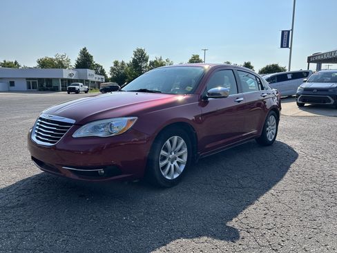 Used 2013 Chrysler 200 Limited FWD image 7