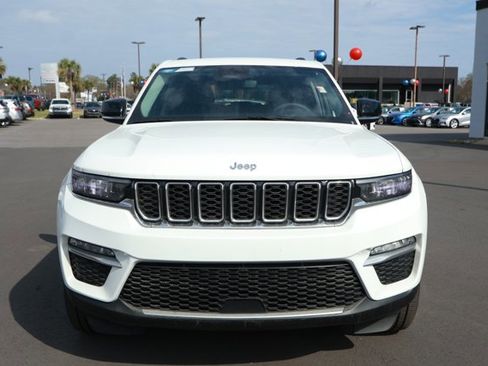 Used 2023 Jeep Grand Cherokee Limited image 2