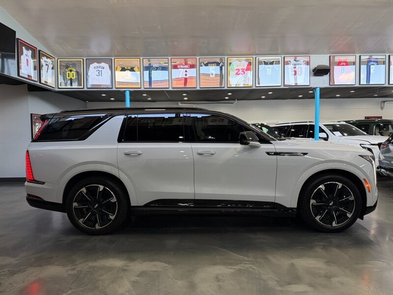 Used 2026 Cadillac Escalade IQL Sport 1 AWD/4WD image 5
