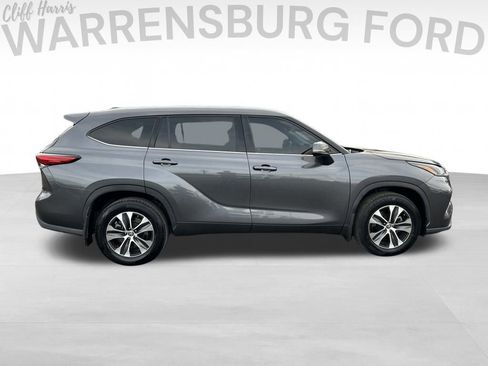 Used 2022 Toyota Highlander XLE image 8