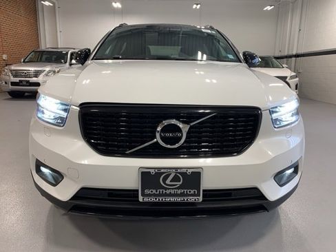 Used 2022 Volvo XC40 T5 R-Design w/ Climate Package image 2