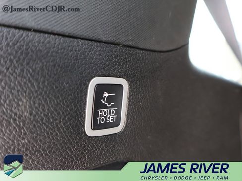 Used 2024 Jeep Wagoneer Series II w/ Flexible Seating Group RWD image 17