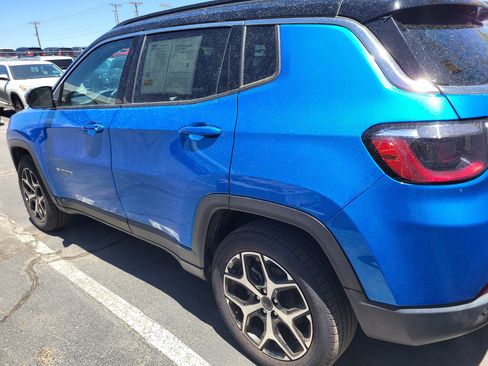 Used 2025 Jeep Compass Limited AWD/4WD image 8