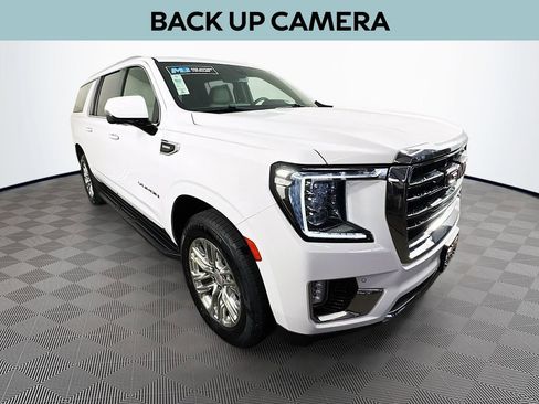 Used 2022 GMC Yukon XL SLT w/ SLT Luxury Package image 3