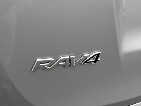 Used 2017 Toyota RAV4 LE w/ All Weather Liner Package AWD/4WD image 22