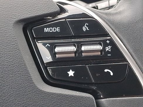 Used 2024 Kia Niro EX FWD image 23