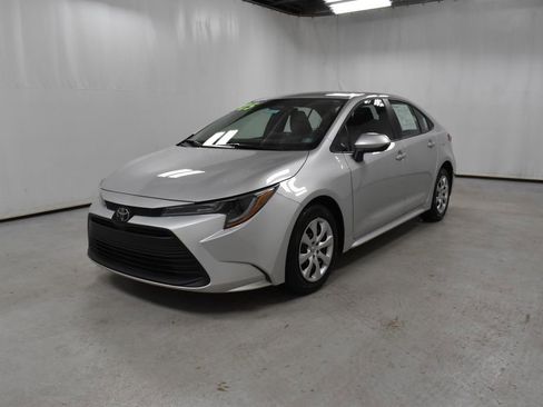 Certified 2025 Toyota Corolla LE image 2