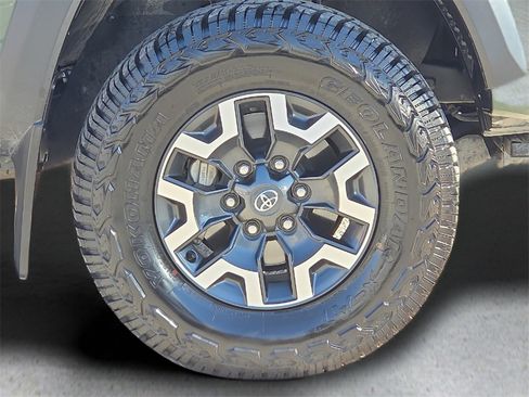 Certified 2021 Toyota Tacoma TRD Off-Road image 10