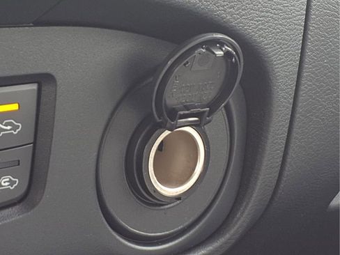 Used 2022 Nissan Frontier SV image 9