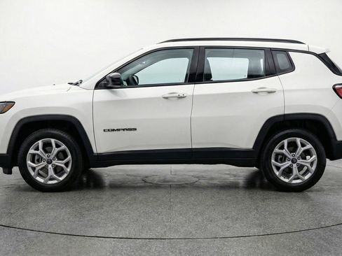 Used 2025 Jeep Compass Latitude image 5