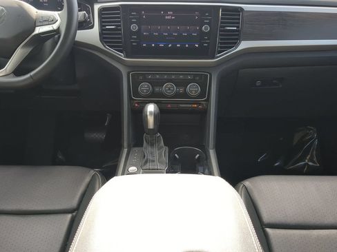 Used 2023 Volkswagen Atlas SE w/ Panoramic Sunroof Package FWD image 16