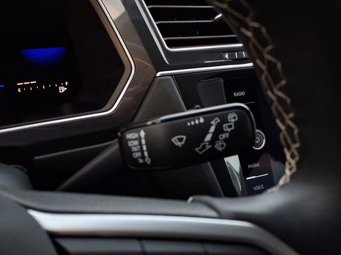 Used 2022 Volkswagen Tiguan SE image 25