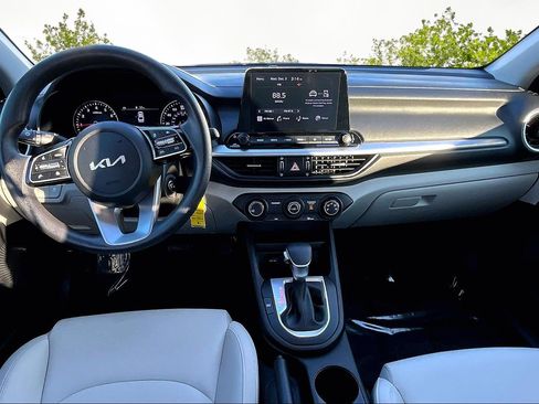 Used 2022 Kia Forte LXS w/ LXS Technology Package image 16