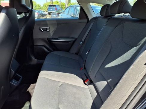 Used 2025 Kia K4 FWD image 25