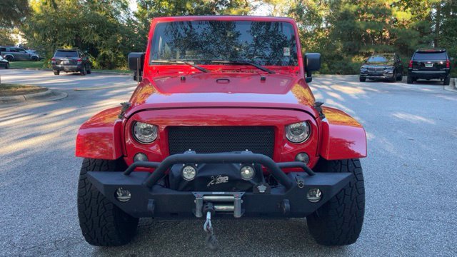 Used 2018 Jeep Wrangler Sahara w/ Connectivity Group AWD/4WD image 3