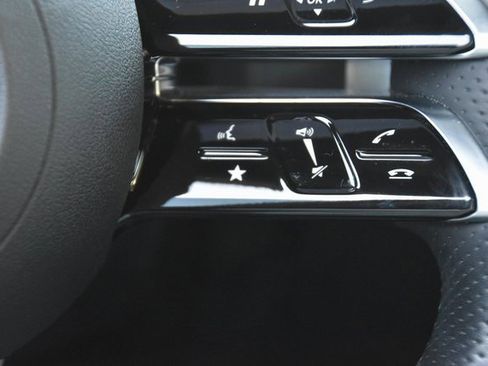 Used 2023 Mercedes-Benz GLC 300 4MATIC image 38