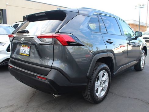 Used 2019 Toyota RAV4 LE w/ Carpet Mat Package FWD image 7