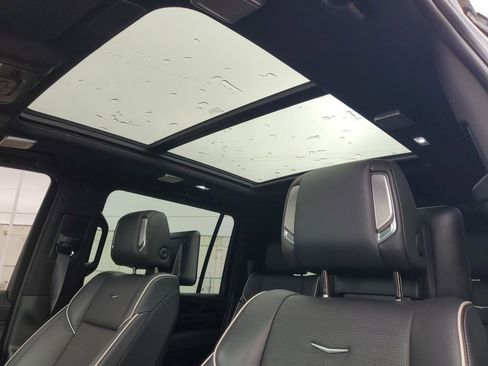 Certified 2023 Cadillac Escalade ESV Premium Luxury w/ Performance Package AWD/4WD image 21
