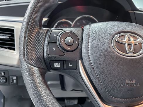 Used 2015 Toyota Corolla LE Premium image 19