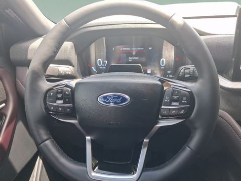 Used 2026 Ford Explorer Platinum RWD image 16