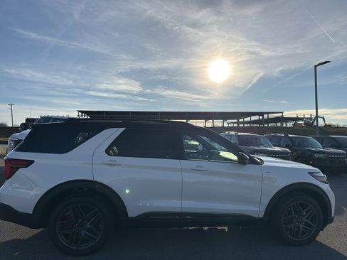 New 2025 Ford Explorer ST-Line w/ Premium Package image 4