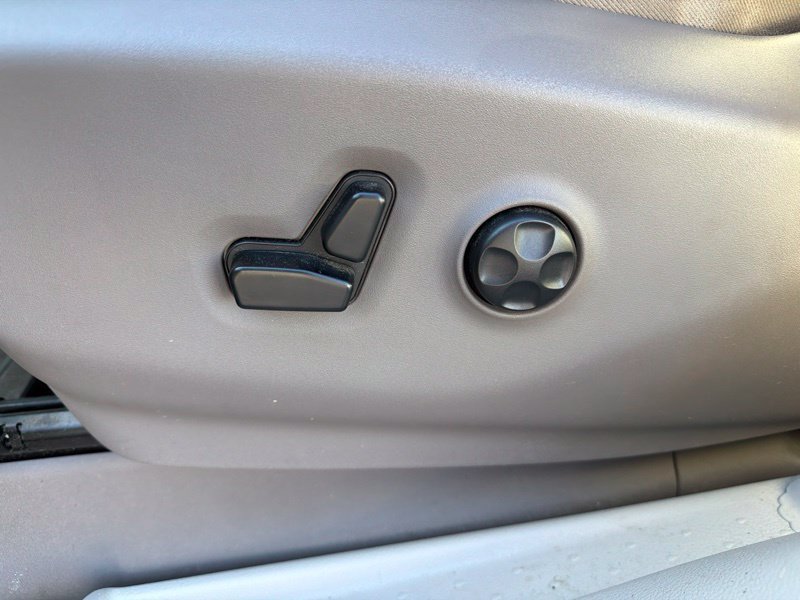Used 2019 Chrysler Pacifica Touring-L w/ Tire & Wheel Group FWD image 16
