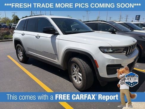 Used 2024 Jeep Grand Cherokee Laredo AWD/4WD image 3