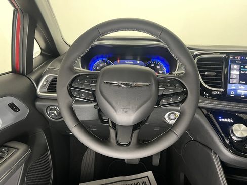 New 2026 Chrysler Pacifica Limited w/ S Appearance Package image 15