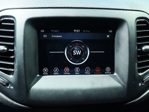 Used 2019 Jeep Compass Latitude FWD image 51