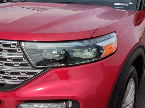 Used 2022 Ford Explorer Limited w/ Limited Technology Package image 10