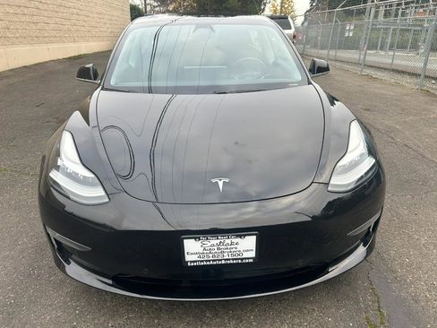Used 2019 Tesla Model 3 Mid Range RWD image 2