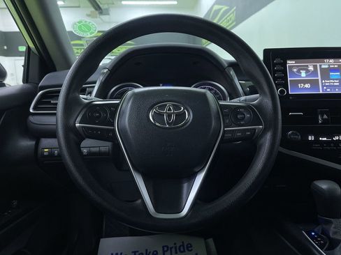 Used 2022 Toyota Camry LE image 18