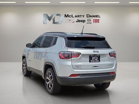 Used 2025 Jeep Compass Limited AWD/4WD image 4